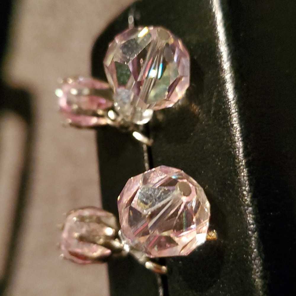 Vintage clip on earrings - Picture 2 of 7